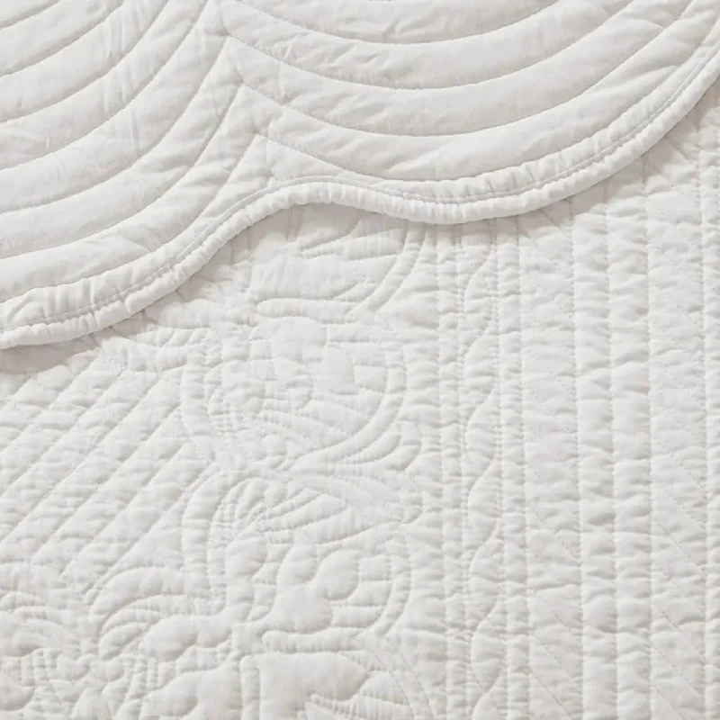 Quilted Cotton Sheets for a Warm and Inviting BedScalloped Edge 3-Piece Coverlet Set