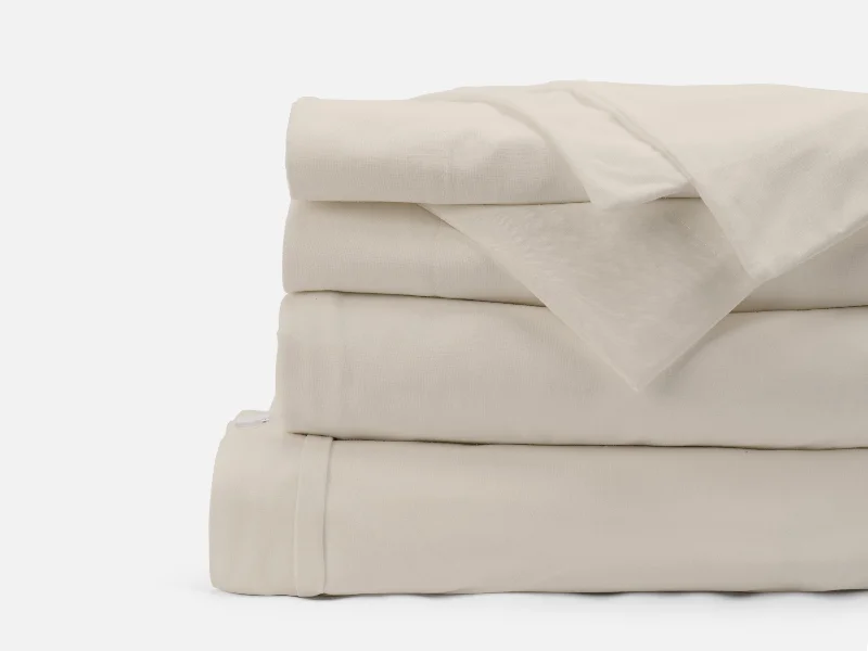 Clearance - priced duvet covers for a great deal on last - season modelsBed duvet covers to enhance the comfort and aesthetics of the bedroomBasic Bedding Bundle