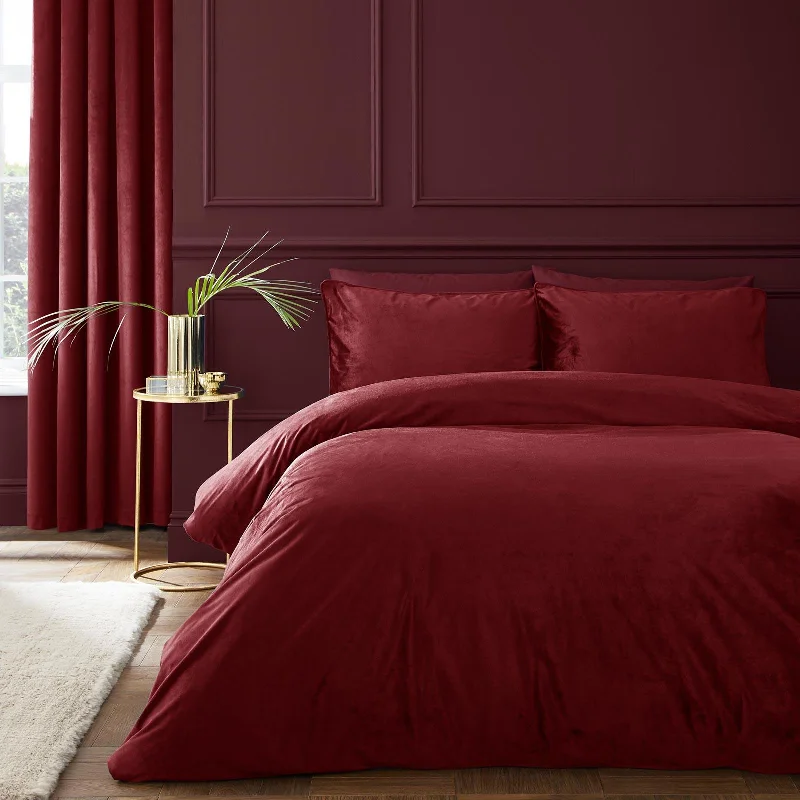 Abstract - designed duvet covers to add an artistic flair to the bedroomKingsley Matt Velvet Duvet Cover Set Raspberry