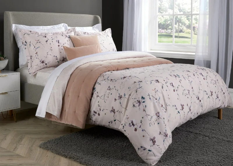 Polyester duvet covers with durability and colorfastnessChristy Spanish Range "Luca" Duvet Cover Set