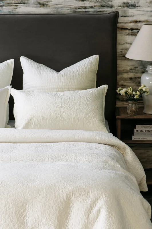 Discounted duvet covers during holiday sales like Christmas, Black Friday, and Cyber Mondayfontanella ivory duvet cover