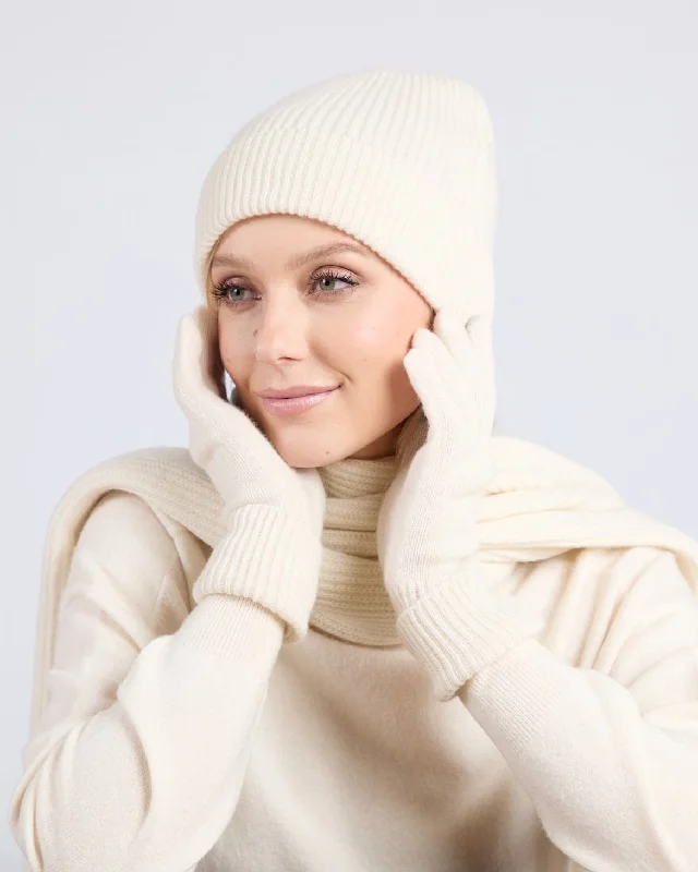 Cotton blankets for breathability and a lightweight feelFoxford White Ribbed Cashmere Beanie