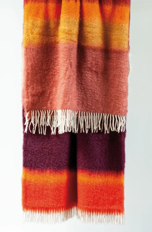 Silk blankets with a smooth and elegant touchMatisse Throw Aubergine/Pink