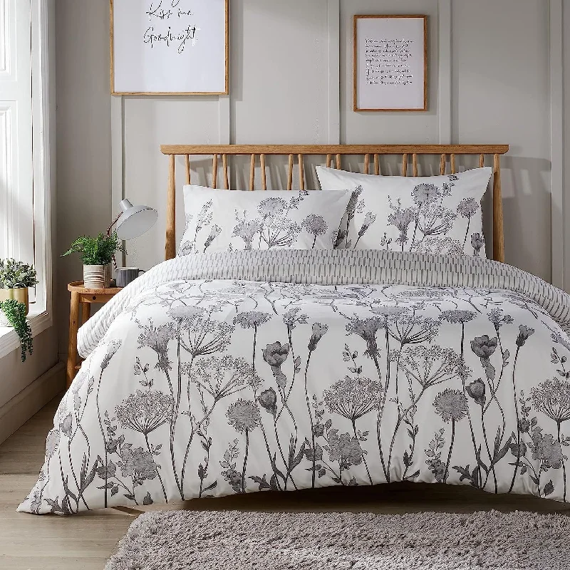 Button - closure duvet covers for a classic and secure fasteningMeadow Grey Reversible Duvet Cover Set with Pillowcases Stylish Chic Design Durable Breathable Polyester Quilt Cover for Master Guest Rooms by OLIVIA ROCCO