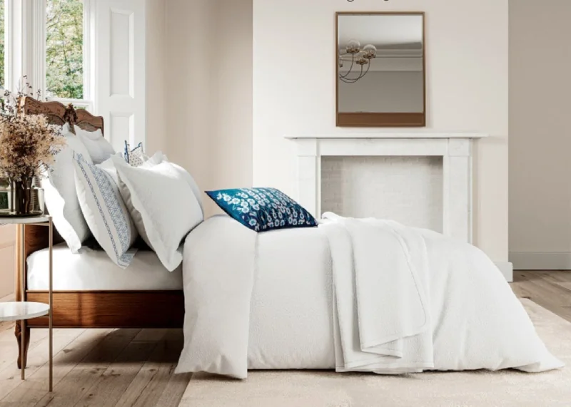 Duvet covers suitable for use with synthetic - filled comfortersV & A "Samara" Duvet Cover in White