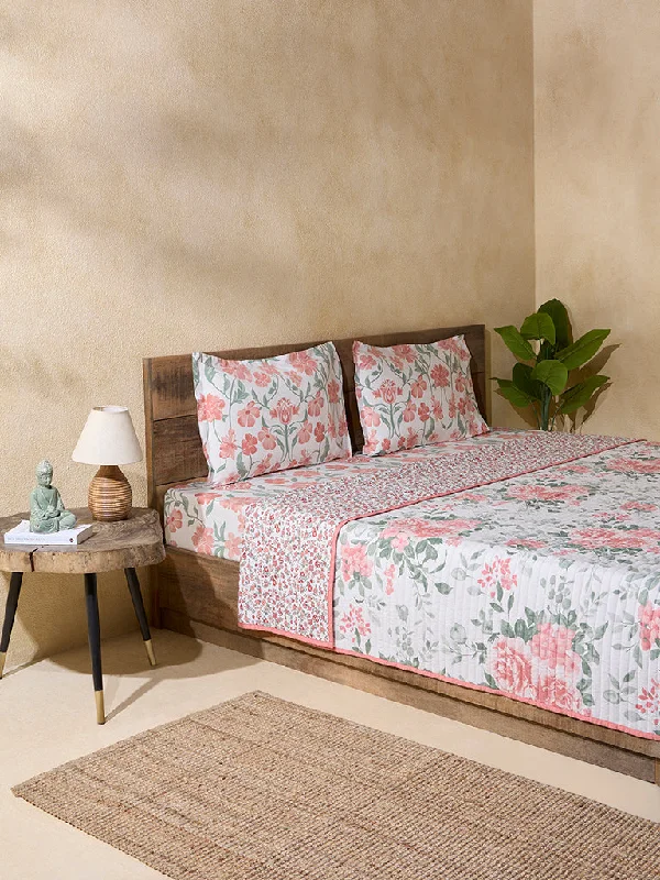 Machine - washable duvet covers for hassle - free cleaningWestside Home Pink Floral Design Reversible Double Bed Quilt