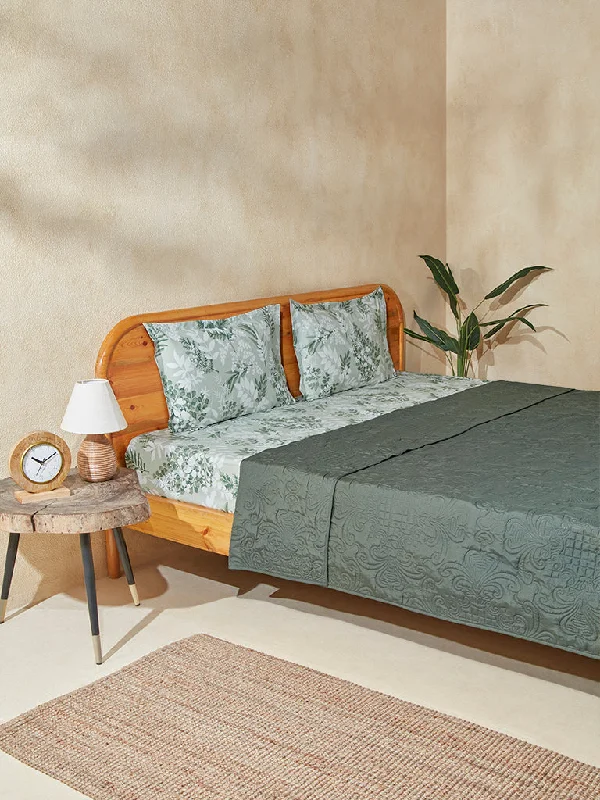 Bamboo - derived duvet covers with antibacterial and moisture - wicking propertiesWestside Home Sage Reversible Solid Double Quilt